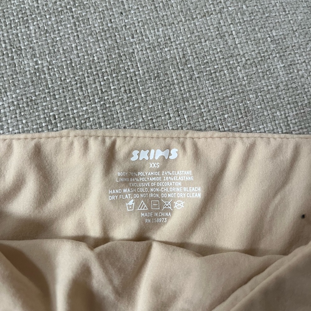 never worn before skims nude strapless bra